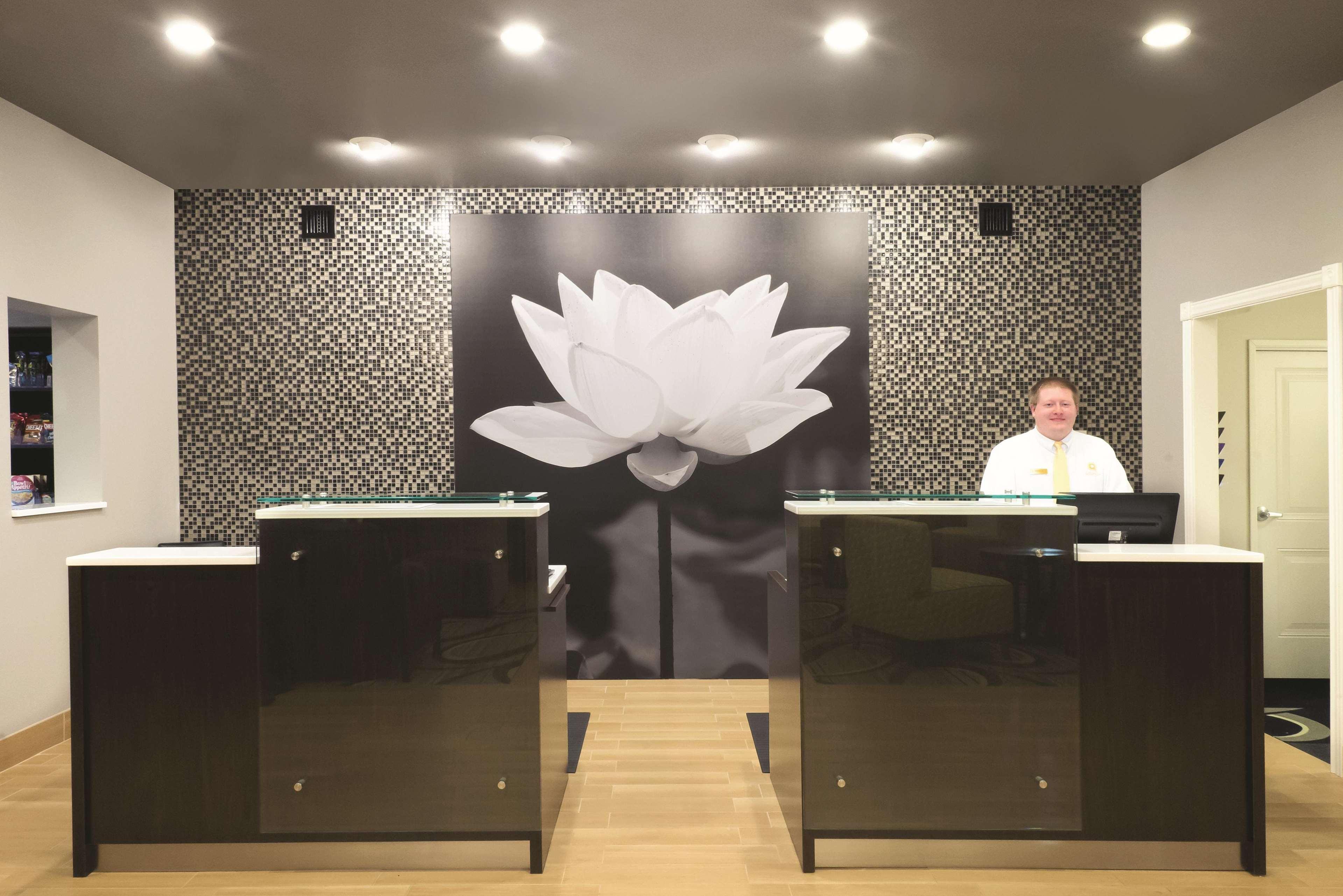 La Quinta By Wyndham Billings Hotel Bagian luar foto